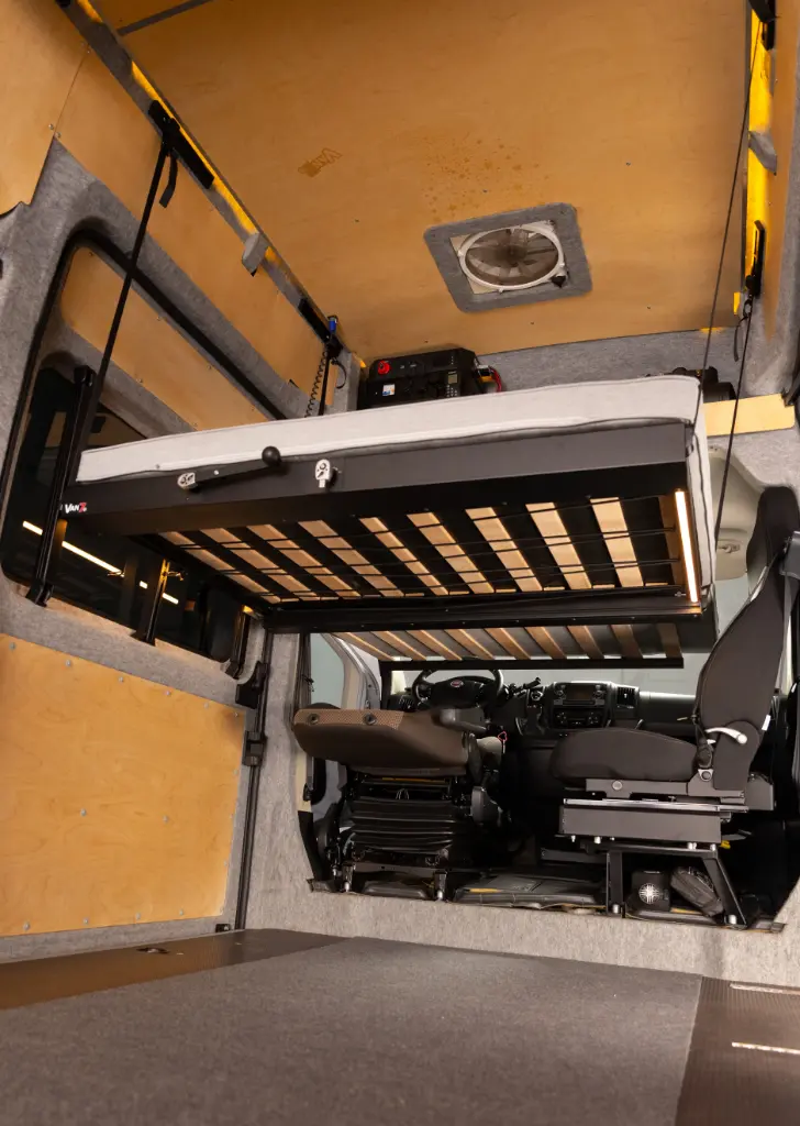 VAN7 cockpit lift bed with slatted frame extension